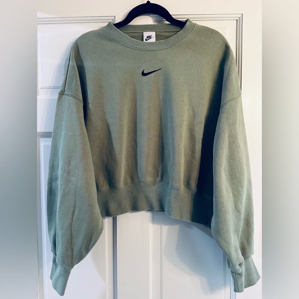 Nike Women's Phoenix Fleece Crewneck Sweatshirt Oversized Fit XS Oil Green/Black